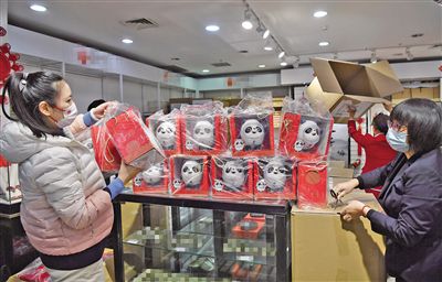 有趣的是，与她搭档的正是获得本届奥斯 