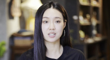 这个角色最令人印象深刻的，是他对总督的女儿伊丽莎白（凯拉·奈特莉 饰）永远不变的爱意。